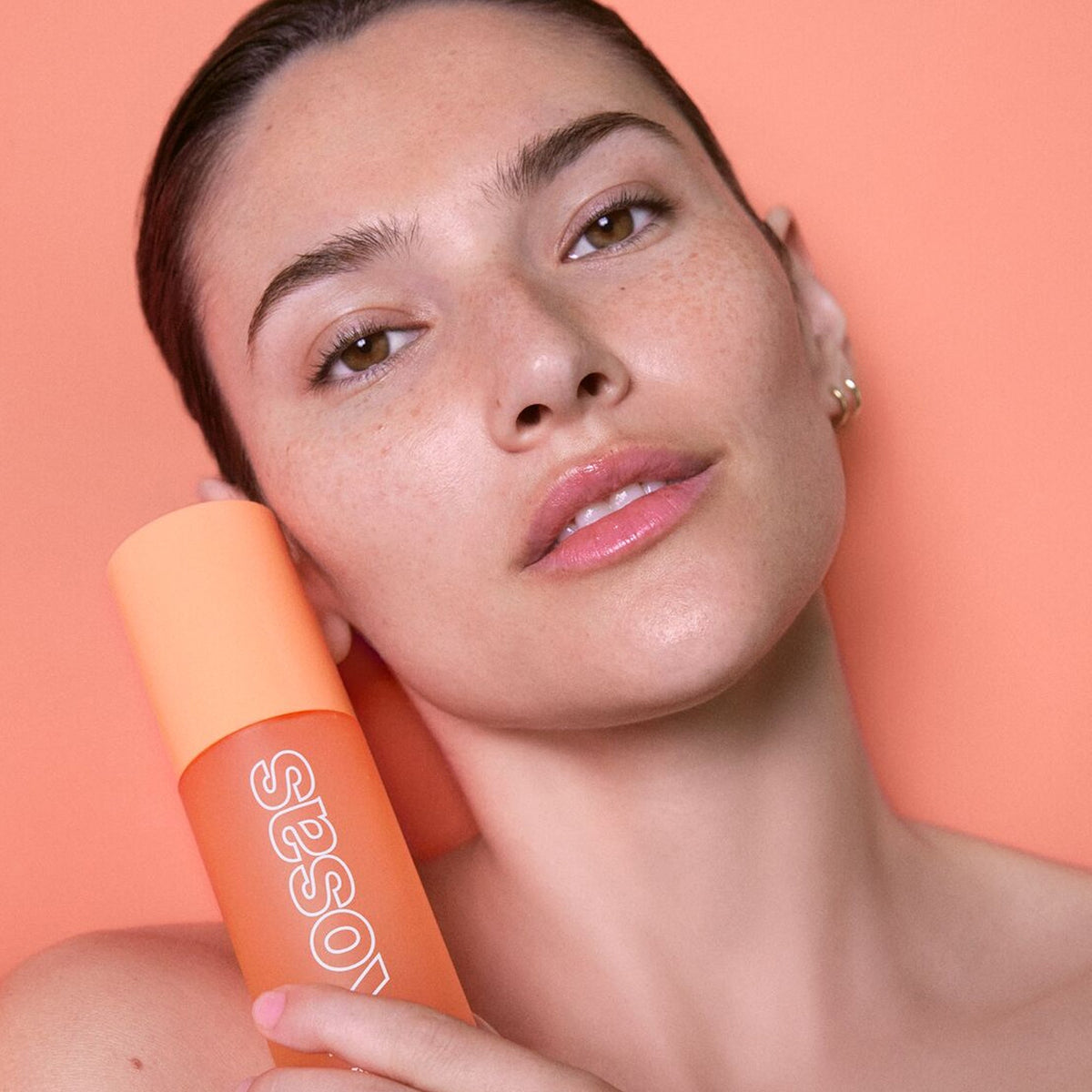 Plump + Juicy Gel Cleanser Model Shot